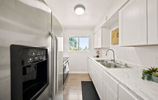 Building Photo - 1005 Mohr Ln