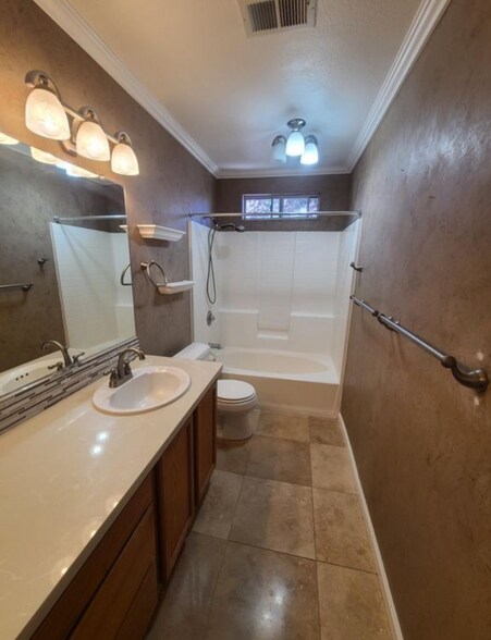 Building Photo - 710 Gia Ct