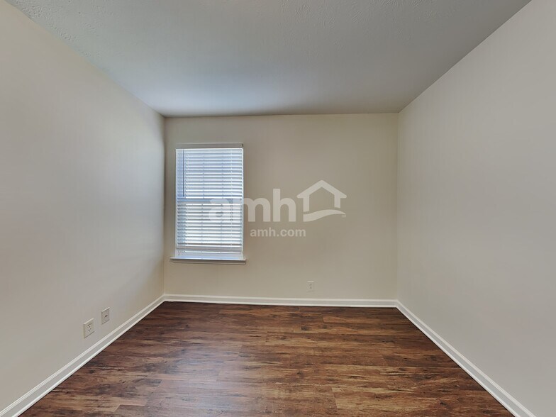 Building Photo - 1713 London View Pl