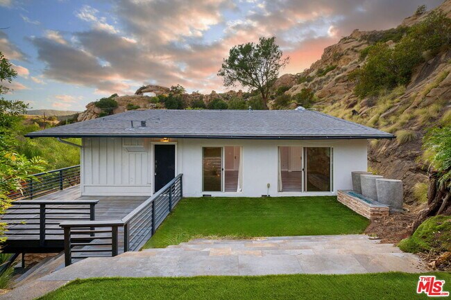 Building Photo - 8657 Valley Flores Dr