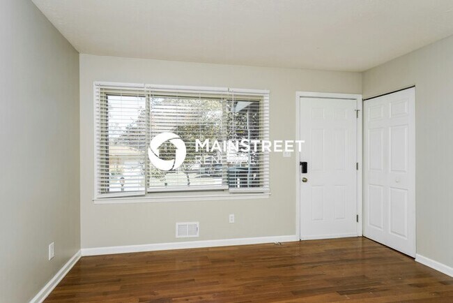 Building Photo - 3 Bedroom Pet-Friendly Home in LOUISVILLE,...