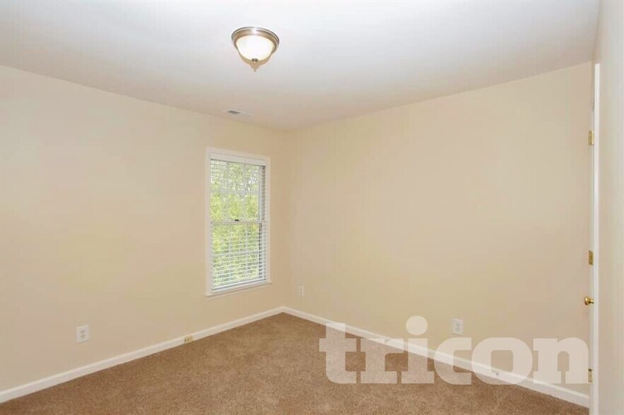 Building Photo - 105 Saddlebridge Ln
