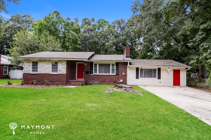 Primary Photo - 7031 N Kenwood Dr