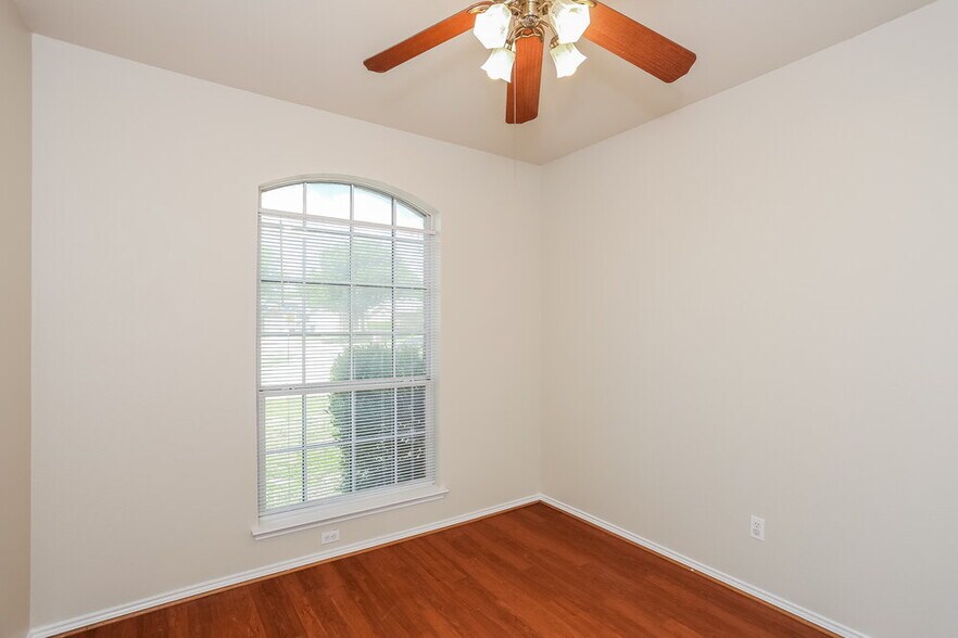 Building Photo - 2806 Jennie Wells Dr