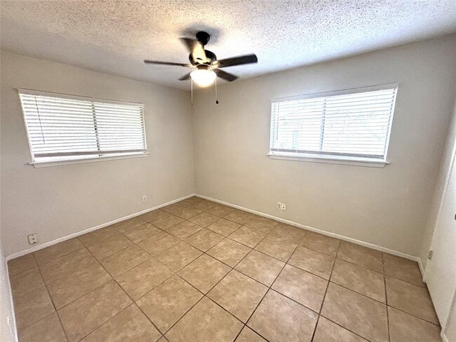 Building Photo - 411 Live Oak St