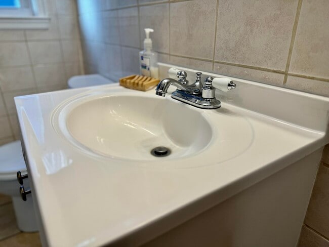 Building Photo - 479 Stratford Dr