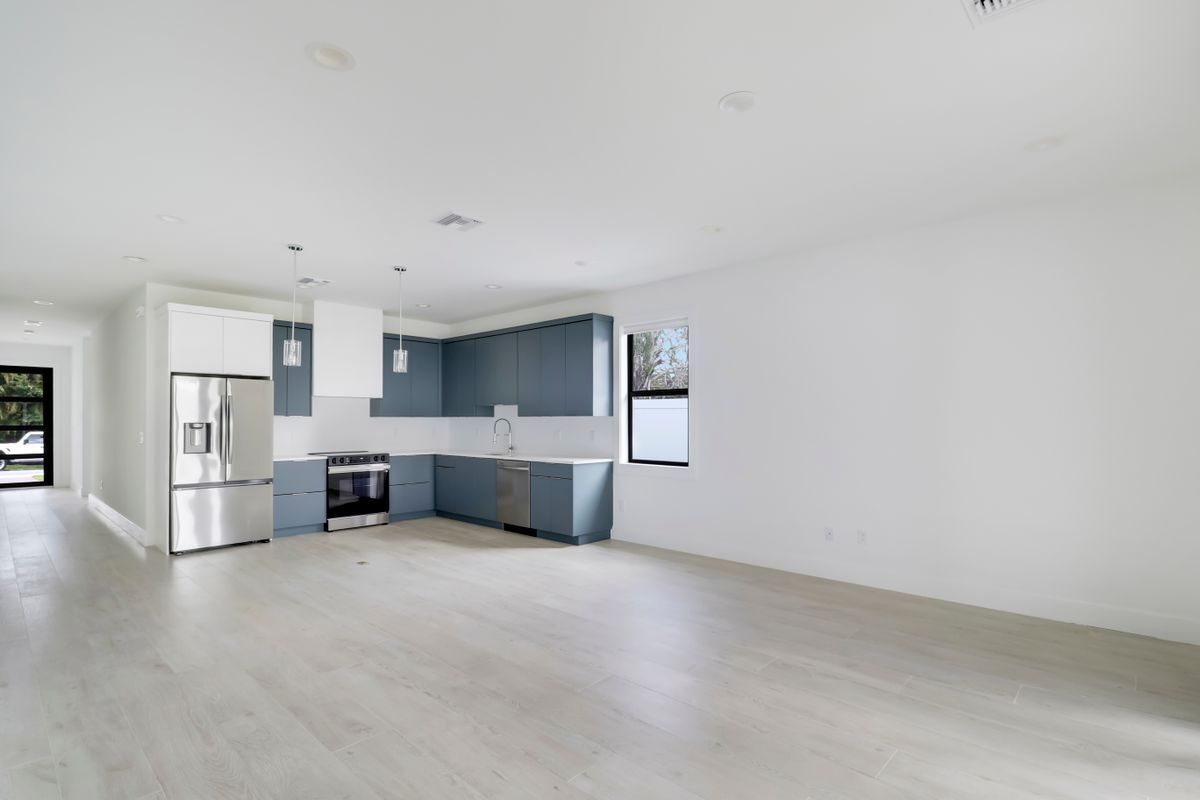 Building Photo - 17780 Thelma Ave