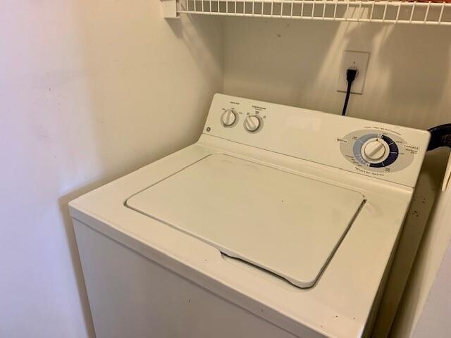 Building Photo - 7980 N Nob Hill Rd