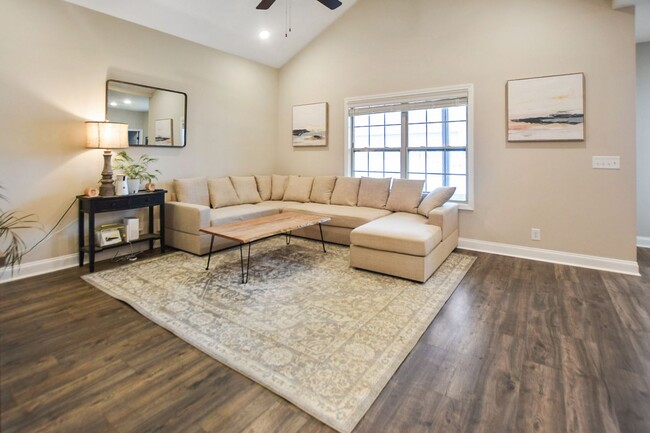 Building Photo - Pet Friendly Three Bedroom!