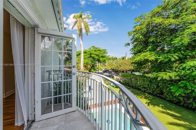 Building Photo - 140 N Hibiscus Dr