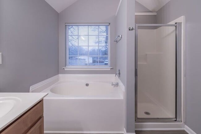 Building Photo - NEWLY RENOVATED !!!! Charming 4-Bedroom Home with Spacious Backyard!