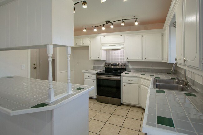 Building Photo - Gorgeous 4 Bed 2 Bath in Moore!