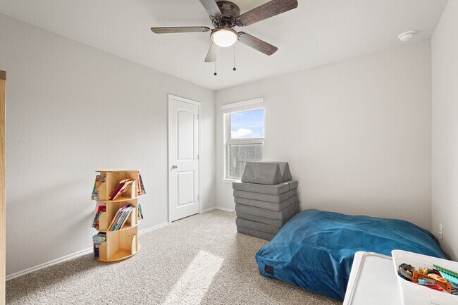 Building Photo - 40422 Gdn Hts Ln