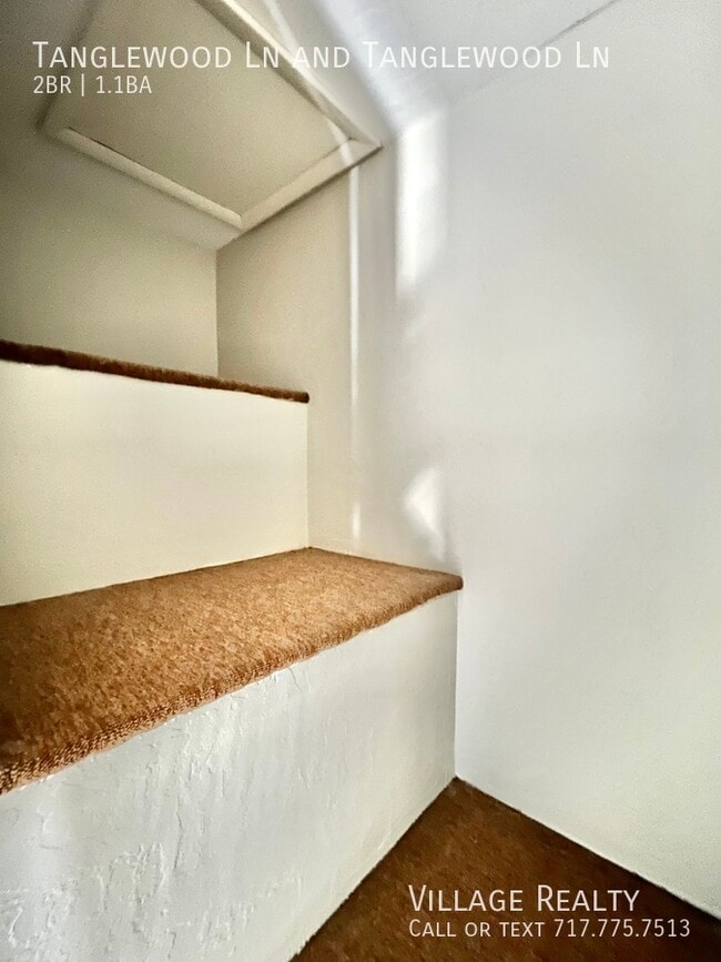 Building Photo - 442 Tanglewood Ln