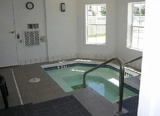 Building Photo - N17W26887 E Fieldhack Dr