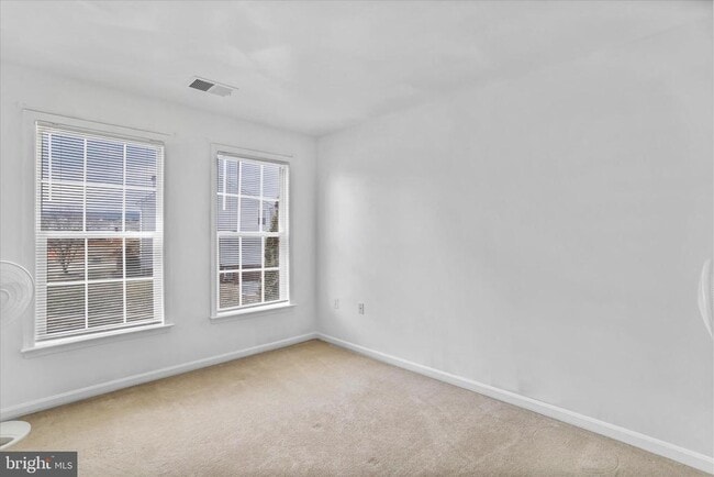 Building Photo - 301 Fontana Cir