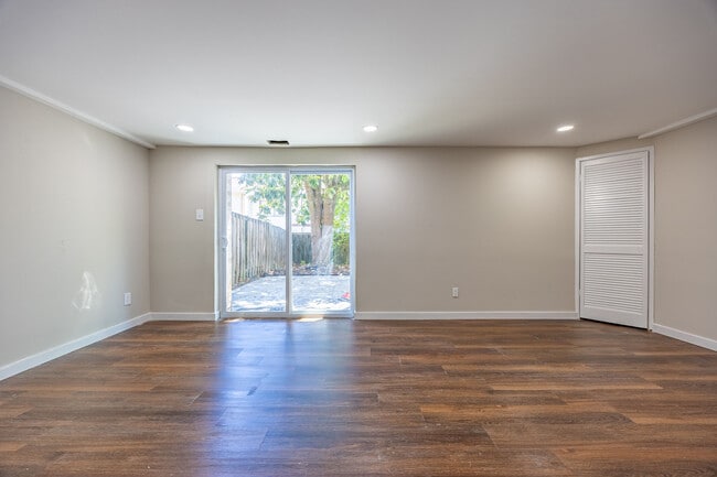 Building Photo - 6023 Forrest Hollow Ln