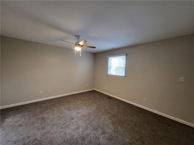 Building Photo - 320 Harden St SE