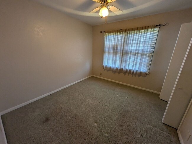 Building Photo - 717 Riffle Ave