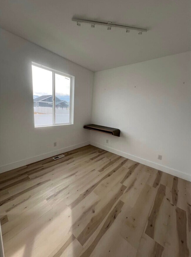 Building Photo - 83 N 2500 W