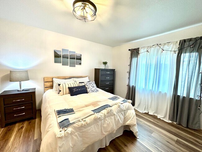 Building Photo - FURNISHED SOLDOTNA RANCH