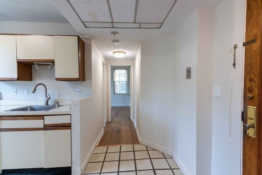 Hallway - 1411 Commonwealth Ave