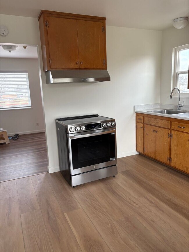 Building Photo - 15-13 Alma Ct