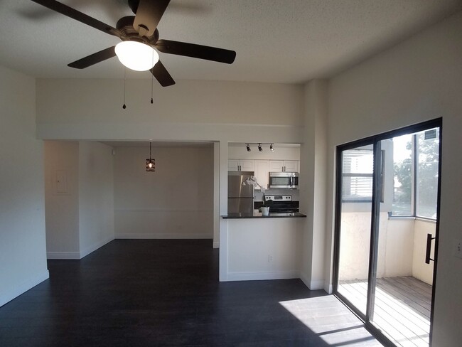 Building Photo - Fabulous Full Remodeled 1/1 Winter Park Co...