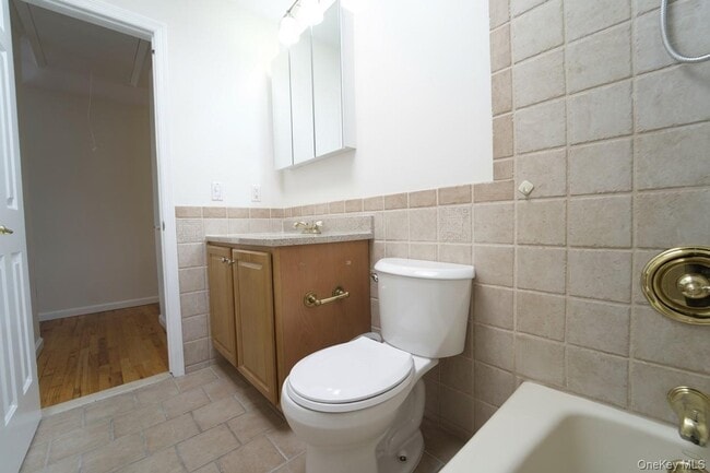 Building Photo - 556 E Harrison St