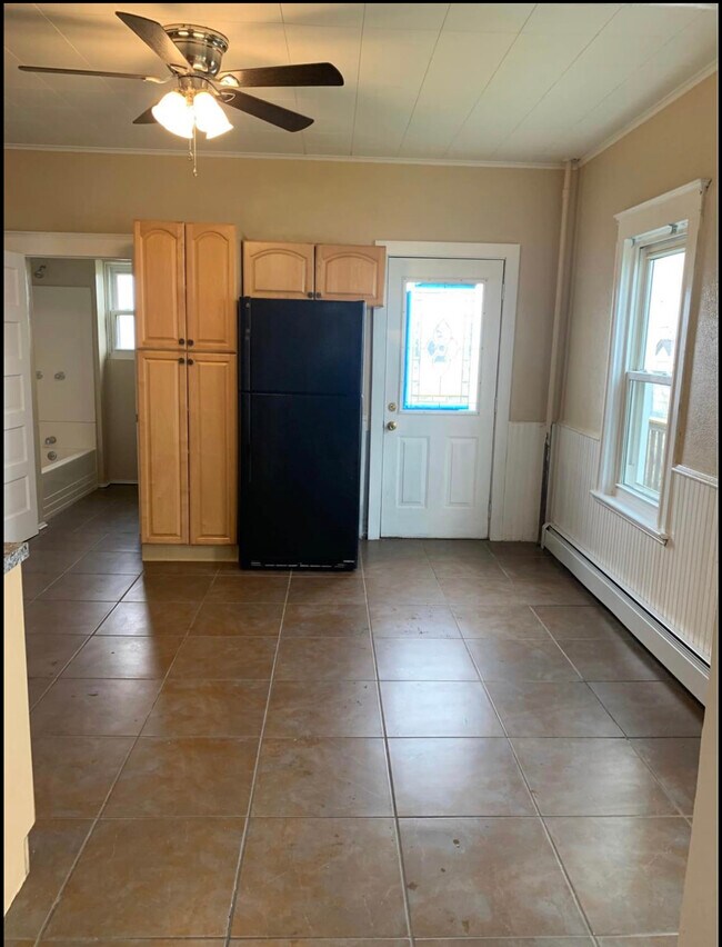 Kitchen - 382 E Grove St