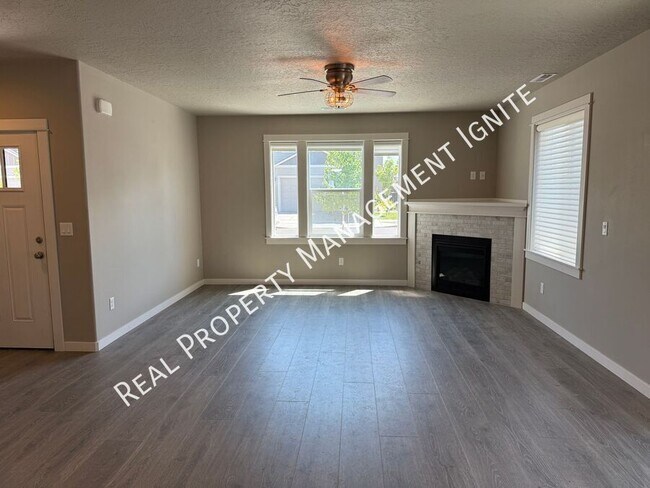 Building Photo - 2569 NW Spruce Pl
