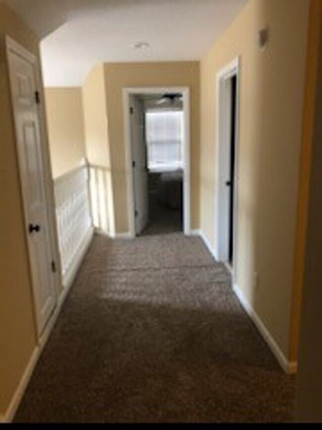 Building Photo - Renovated 4 Bedroom 2.5 Bath Home for Rent!