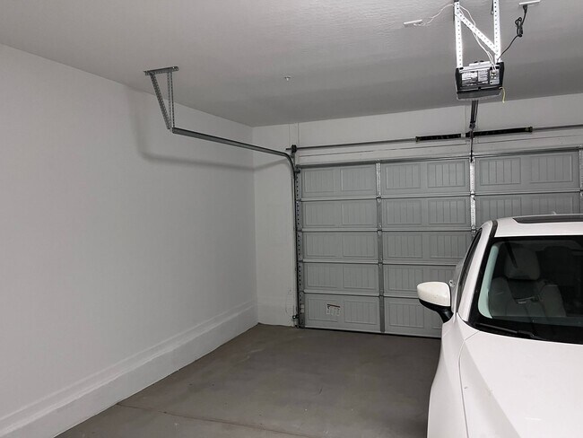 Building Photo - TOWN HOME WITH COMMUNITY POOL , GATED COMMUNITY in GILBERT!