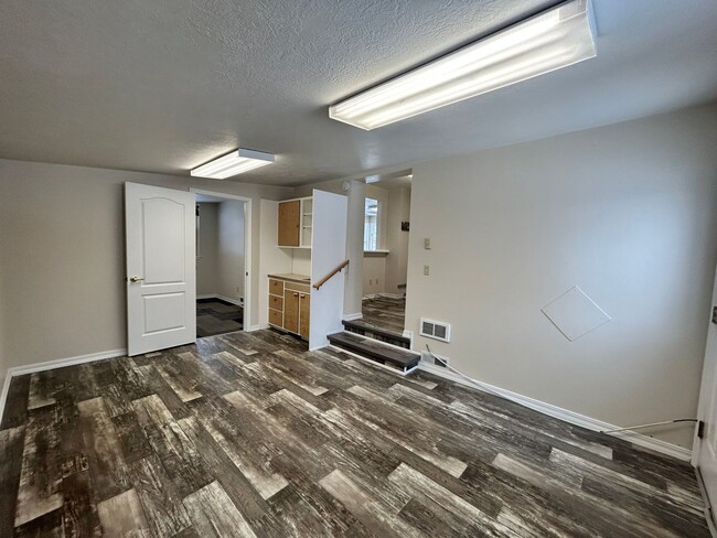 Building Photo - 4 bed 1 bath in the heart of Hamilton