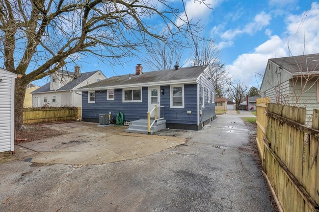 Building Photo - 1251 Dellwood Ave