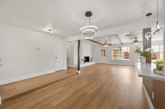 Building Photo - 11303 Trudeau Dr