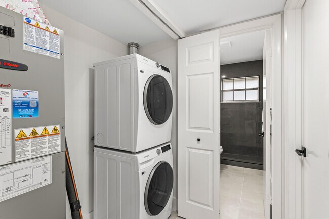 Building Photo - 733 Nantucket Cir