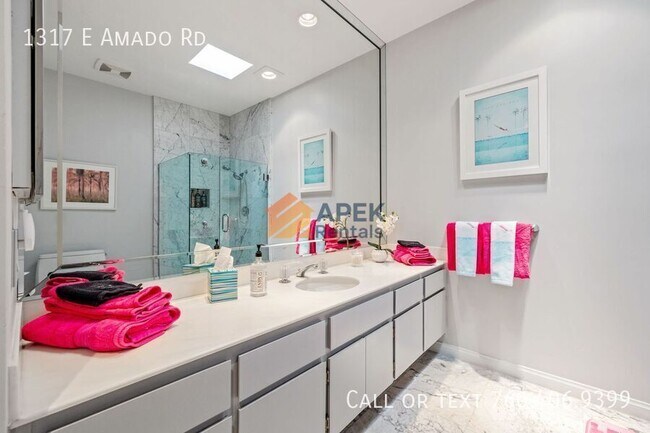 Building Photo - 1317 E Amado Rd