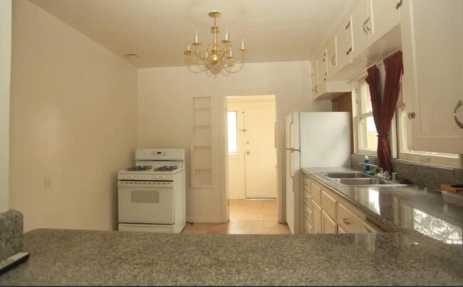 Building Photo - 1238 N Gardner St