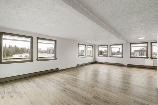 Building Photo - 16 N Broadway St