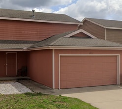 Building Photo - 3 Bed 2.5 Bath 2 Car Garage Split Duplex- Pets ok!