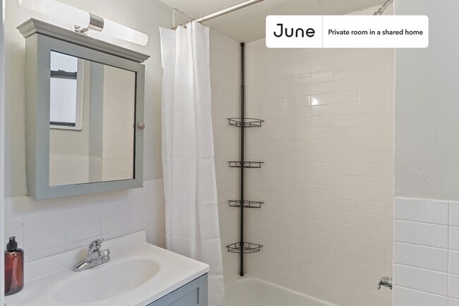 Building Photo - Room in Shared 4 bed/1 bath home in Crown Heights