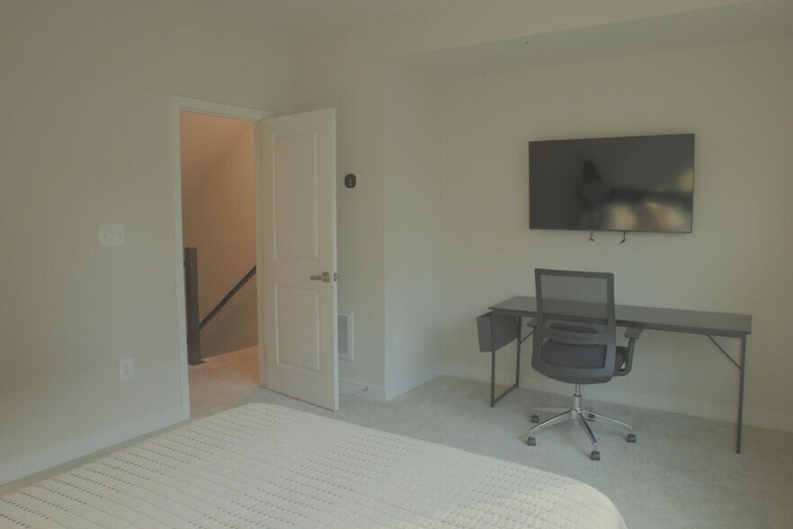 Building Photo - 2816 Devonshire Clfs Ter