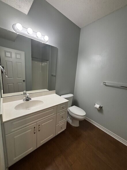 2nd Full Bath - 1501 Partin Dr N