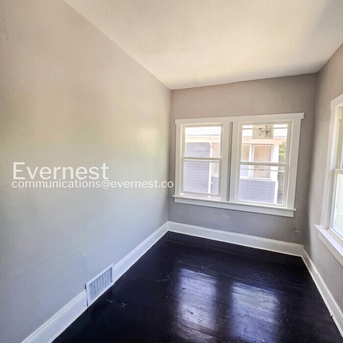 Building Photo - 3411 Beechwood Ave