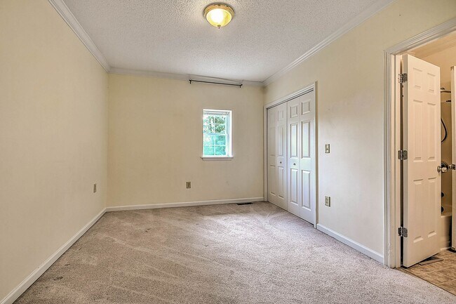 Building Photo - 1801 Indian Ridge Rd