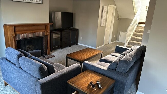 Building Photo - 204 Sherwood Green Ct