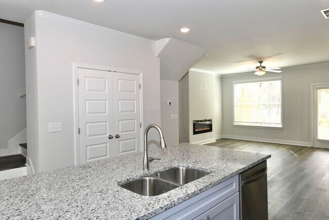 Building Photo - 574 Amarante Cir