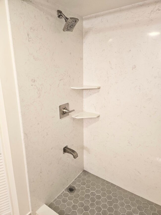 Building Photo - 909 Kapiolani Blvd