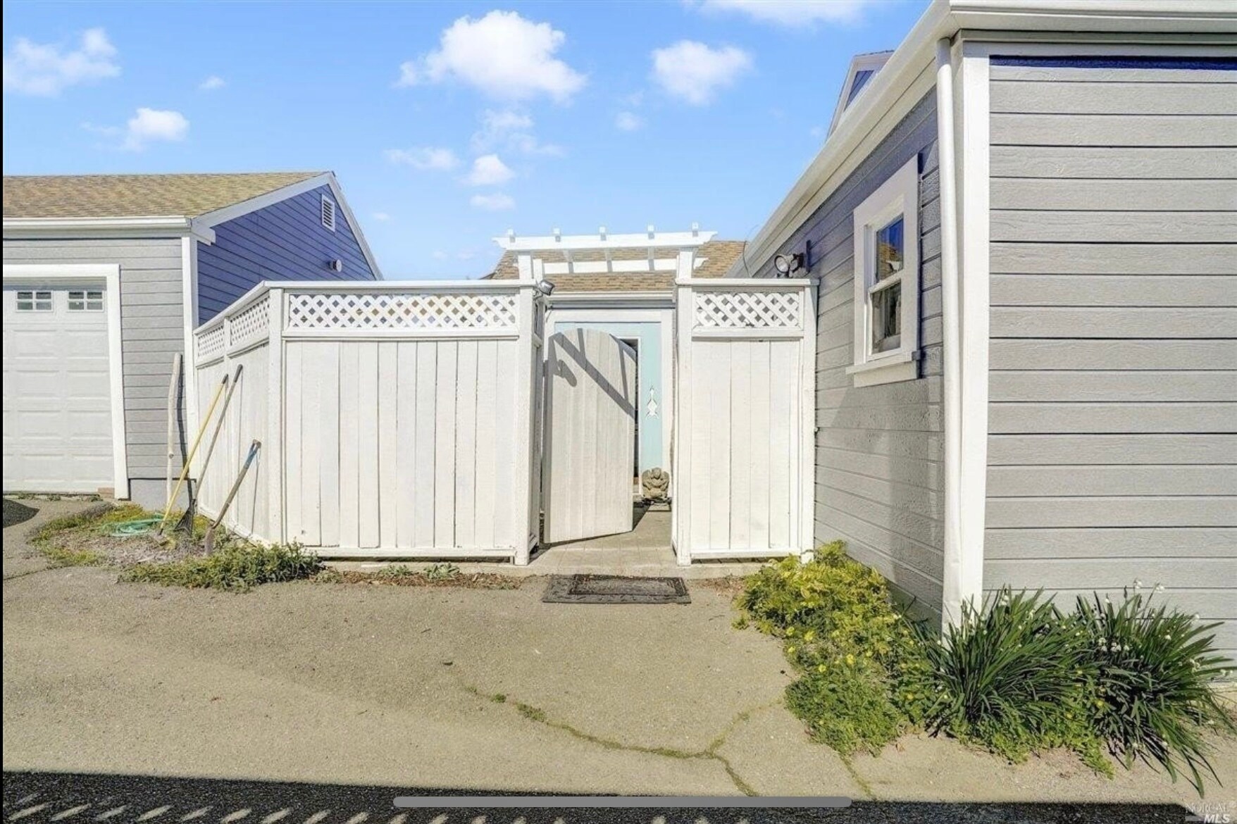 Building Photo - 920 Gravenstein Ave